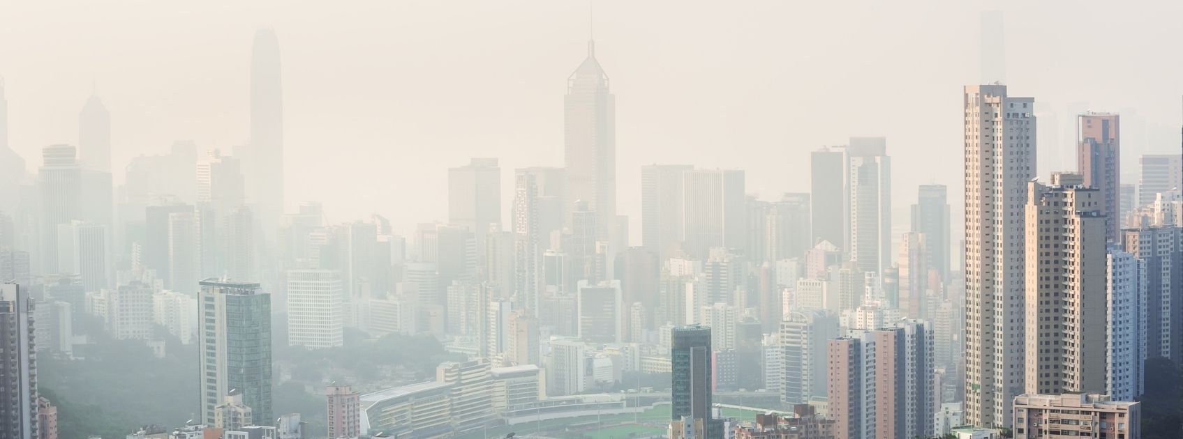 Hong Kong skyline marred by pollution
