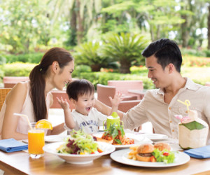 Lifestyle_familyrestaurant9820-optimised-for-web