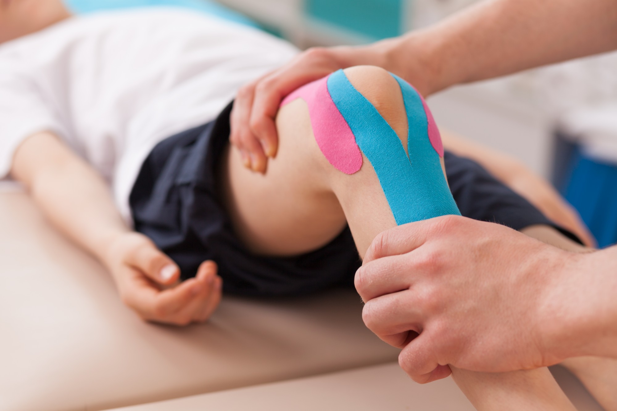 kid's knee being tested for Hypermobility syndrome