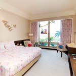 rsz_peppa_pig_themed_room_with_seaview_balcony_king_bed