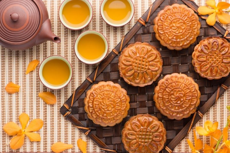 flat lay of mooncakes