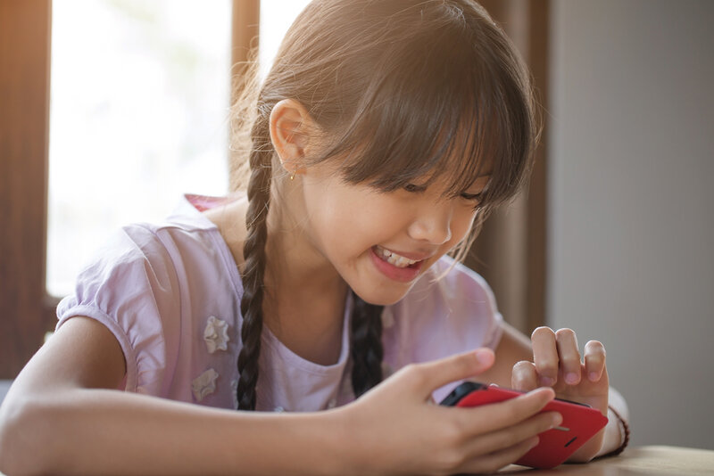 child using her phone